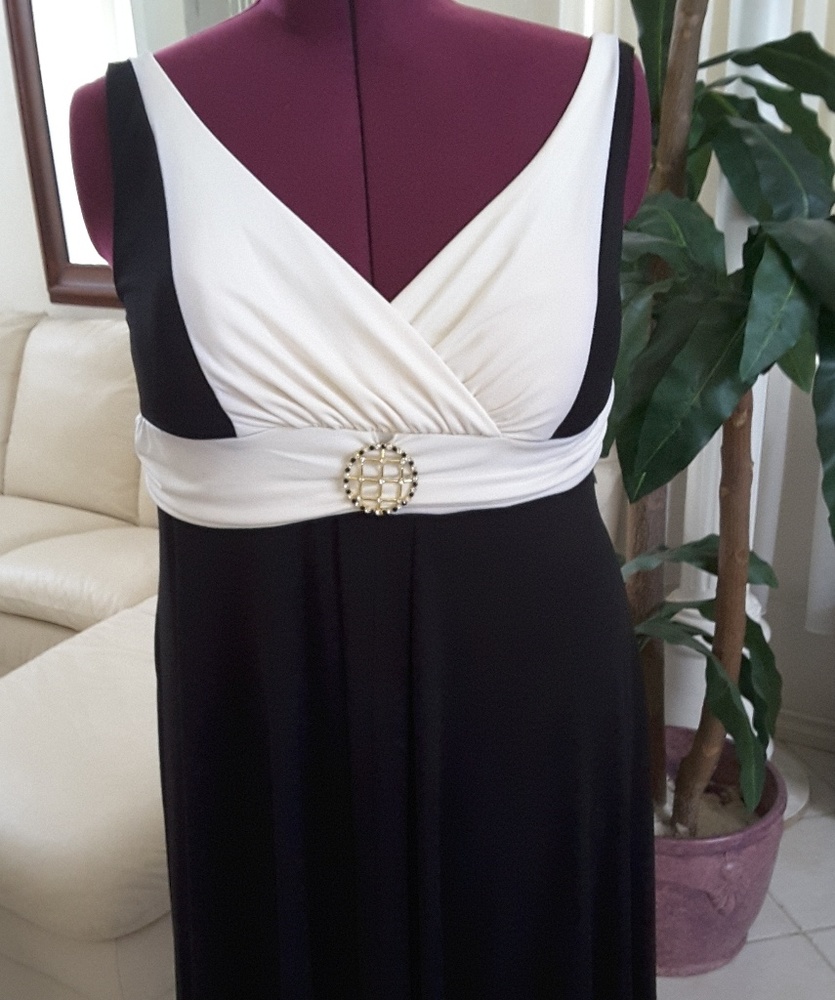Black and Ivory stretch dress sz 22